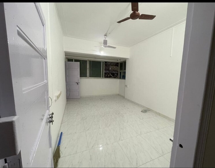 Room, bandra west 1 Bedroom 500 Sq.Ft. Apartment In Bandra West Mumbai 9636118