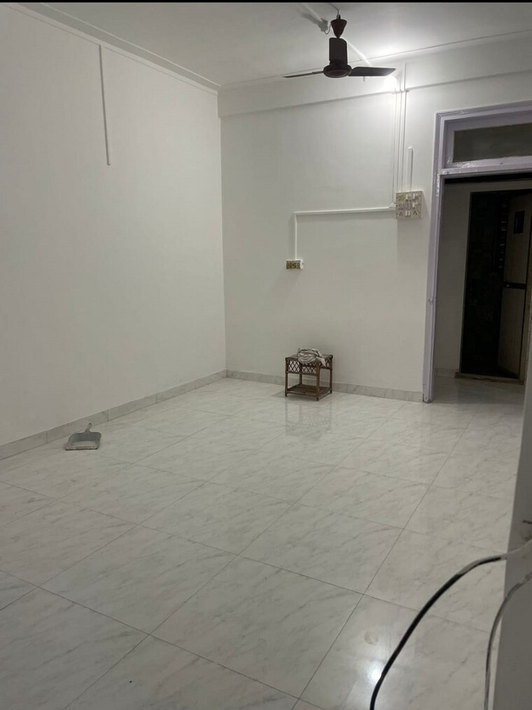Room, bandra west 1 Bedroom 500 Sq.Ft. Apartment In Bandra West Mumbai 9636118