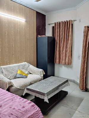Living Room in 1.5 BHK Builder Floor at Sector 17 – for Rent