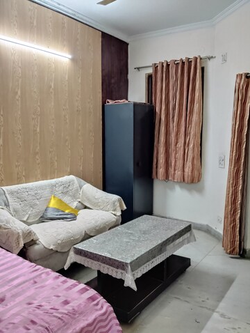 Living Room in 1.5 BHK Builder Floor at Sector 17 – for Rent
