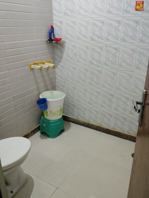 Bathroom in 1.5 BHK Builder Floor at Sector 17 – for Rent