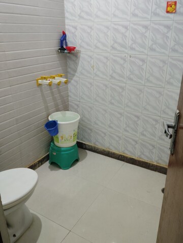 Bathroom in 1.5 BHK Builder Floor at Sector 17 – for Rent