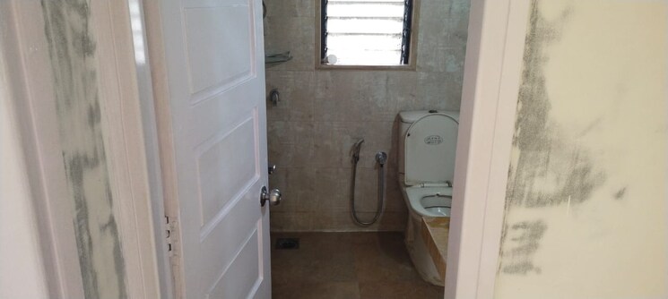 Bathroom, kalpak-corner-apartments 3 Bedroom 900 Sq.Ft. Apartment In Bandra West Mumbai 9636053