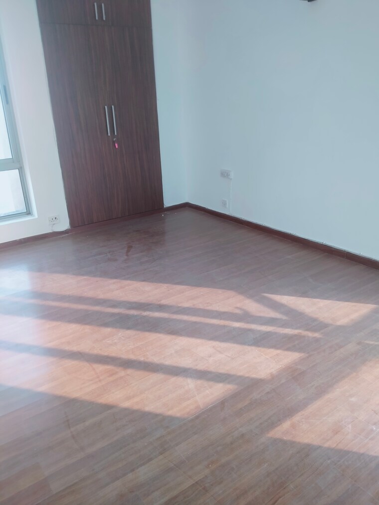 Room, pioneer-park-phase-1 3 Bedroom 1950 Sq.Ft. Apartment In Sector 61 Gurgaon 9636205