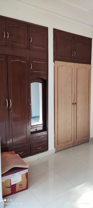 Room in 3 BHK Apartment at Vidyut Apartment, Sector 12 Dwarka – for Sale