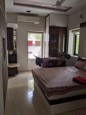 Bedroom in 2 BHK Apartment at Malabar Hill – for Rent