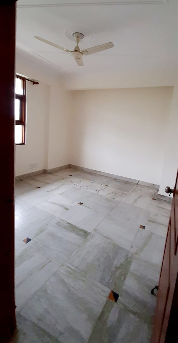 Room, dwarka 3 Bedroom 1450 Sq.Ft. Apartment In Dwarka Delhi 9636392