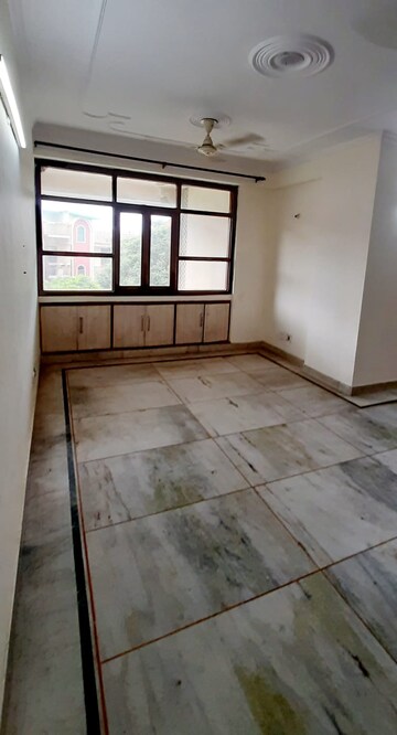 Room in 3 BHK Apartment at Dwarka – for Rent