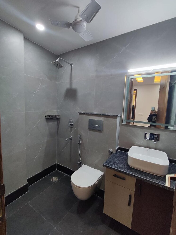 Attached Bathroom, malviya nagar 2 Bedroom 1200 Sq.Ft. Builder Floor In Malviya Nagar Delhi 9636449