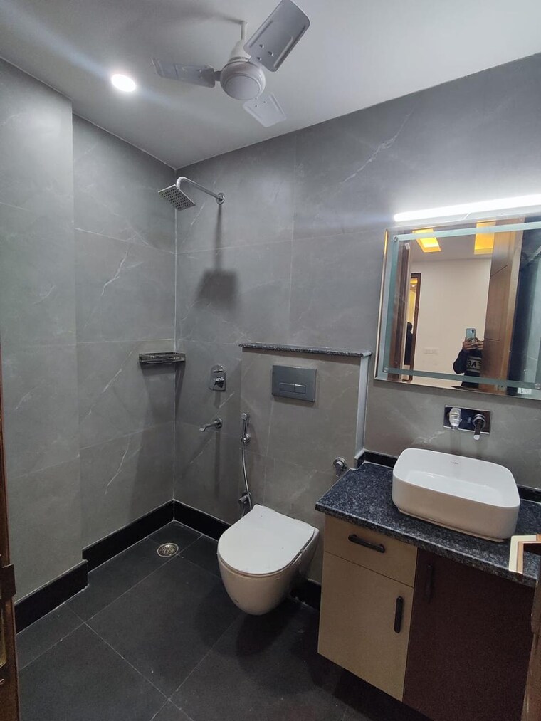 Attached Bathroom, malviya nagar 2 Bedroom 1200 Sq.Ft. Builder Floor In Malviya Nagar Delhi 9636449