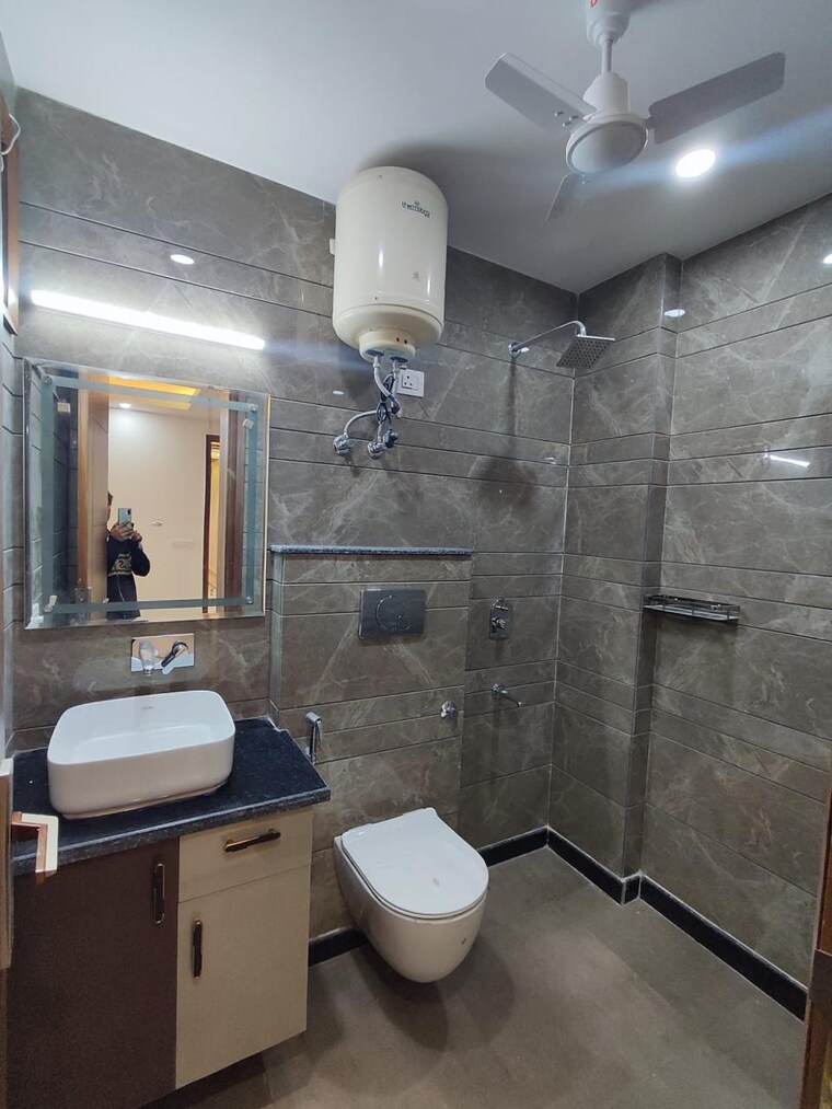 Bathroom, malviya nagar 2 Bedroom 1200 Sq.Ft. Builder Floor In Malviya Nagar Delhi 9636449