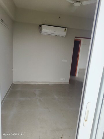 2 BHK Apartment For Rent in Tata Eureka Park, Sector 150