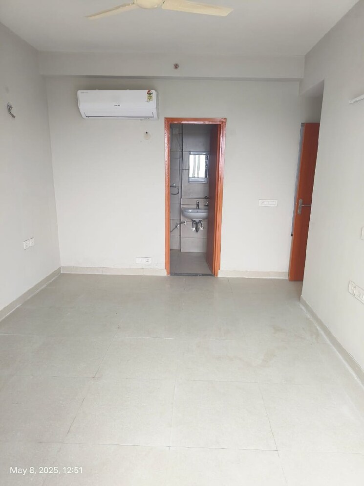 Room, tata-eureka-park 2 Bedroom 1100 Sq.Ft. Apartment In Sector 150 Noida 9636525