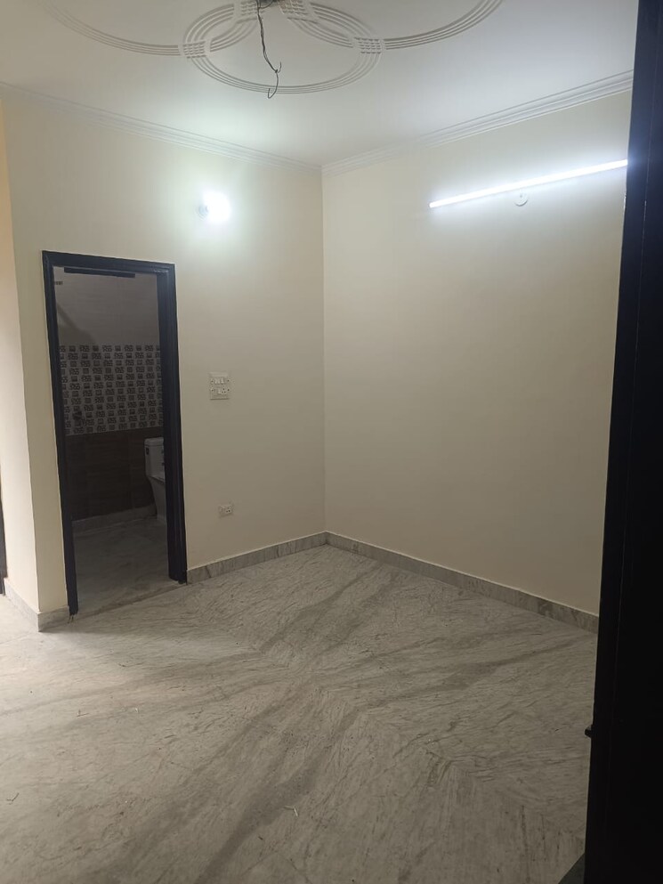 Room, mohan garden 3 Bedroom 960 Sq.Ft. Builder Floor In Mohan Garden Delhi 9636520