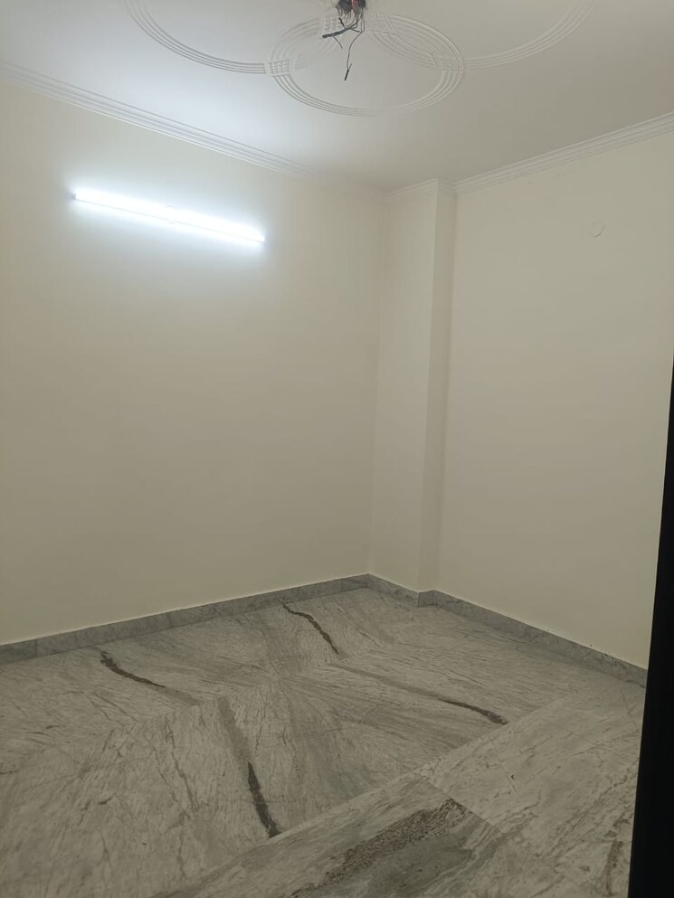 Room, mohan garden 3 Bedroom 960 Sq.Ft. Builder Floor In Mohan Garden Delhi 9636520