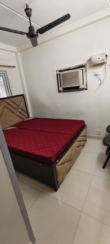 Bedroom in 1 BHK Apartment at Golf Links – for Rent