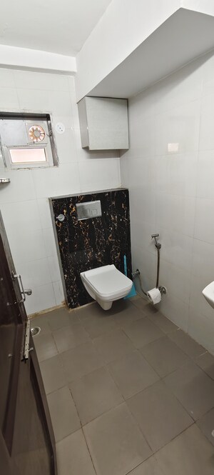 Bathroom in 1 BHK Apartment at Golf Links – for Rent