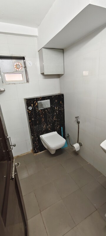 Bathroom in 1 BHK Apartment at Golf Links – for Rent