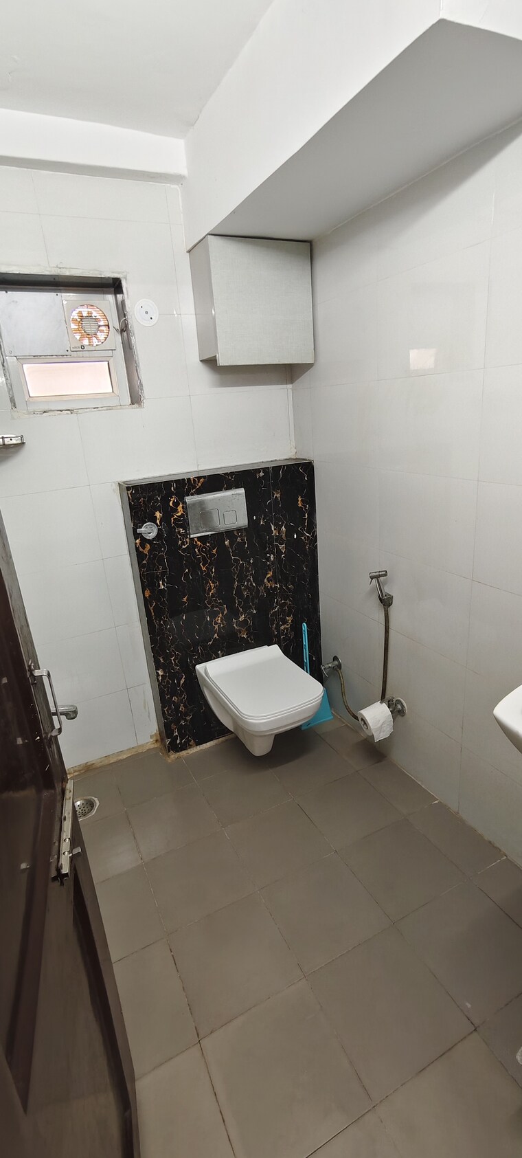 Bathroom, golf links 1 Bedroom 350 Sq.Ft. Apartment In Golf Links Delhi 9636542