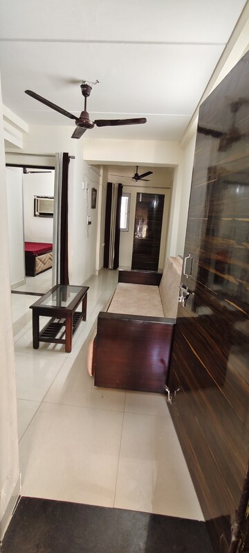 Room in 1 BHK Apartment at Golf Links – for Rent