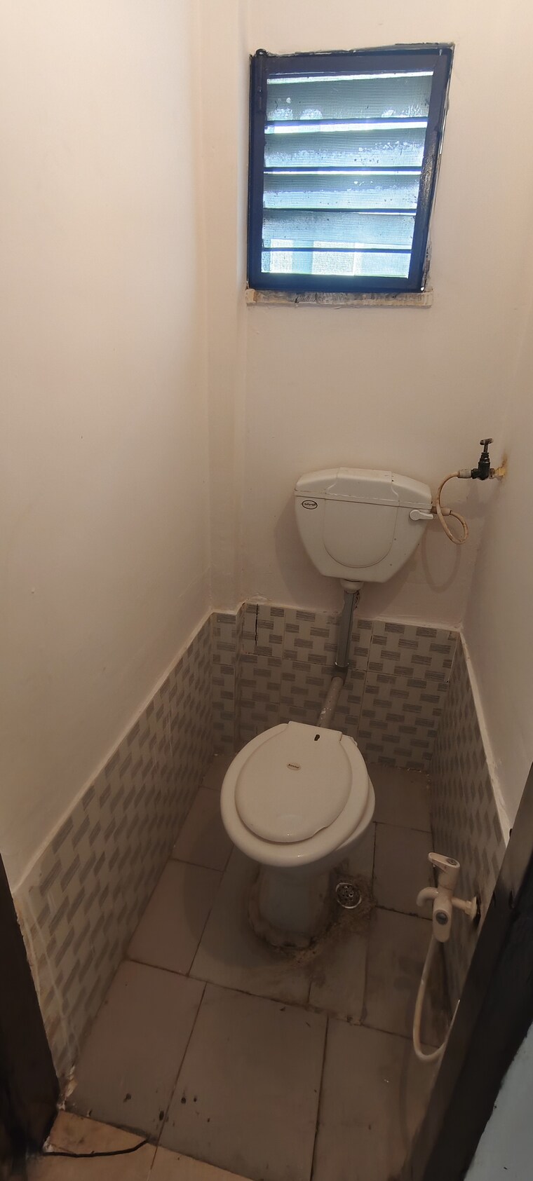 Bathroom, golf links 1 Bedroom 350 Sq.Ft. Apartment In Golf Links Delhi 9636572