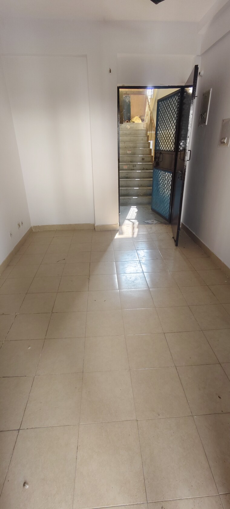 Living Room, golf links 1 Bedroom 350 Sq.Ft. Apartment In Golf Links Delhi 9636572