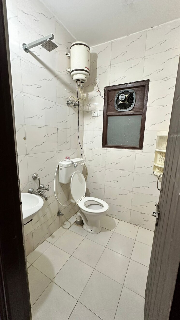 Bathroom, dlf phase v 3 Bedroom 1590 Sq.Ft. Independent House In Dlf Phase V Gurgaon 9636569