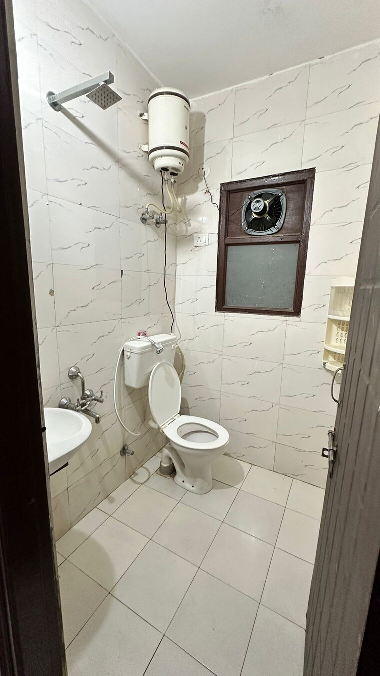 Bathroom, dlf phase v 3 Bedroom 1590 Sq.Ft. Independent House In Dlf Phase V Gurgaon 9636569