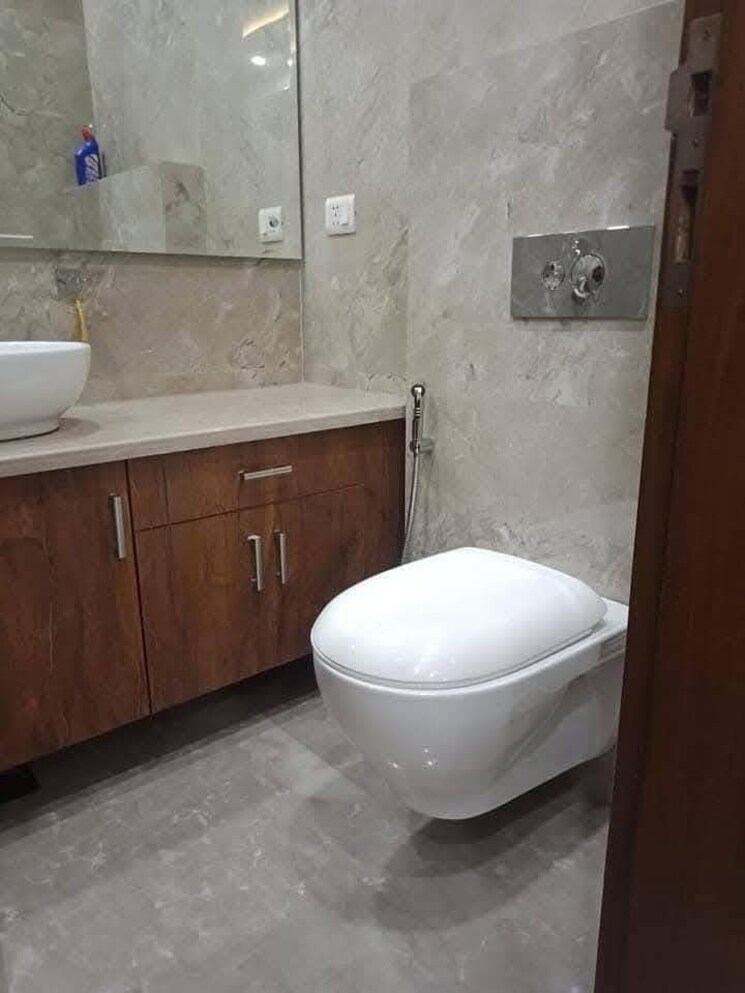 Bathroom, paryavaran complex 2 Bedroom 1000 Sq.Ft. Apartment In Paryavaran Complex Delhi 9636630