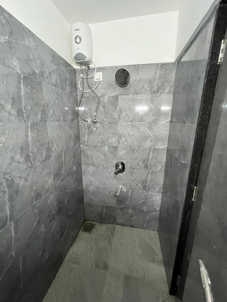 Bathroom, pratham-arc-aura 2 Bedroom 628 Sq.Ft. Apartment In Andheri West Mumbai 9636620