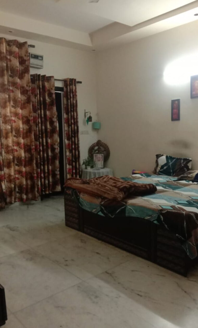 Bedroom, avantika colony 3.5 Bedroom 240 Sq.Yd. Builder Floor In Avantika Colony Ghaziabad 9636648