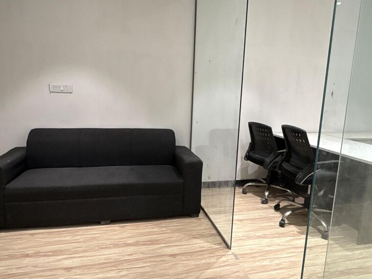  Parking, sector 4 Commercial Office Space 2000 Sq.Ft. In Sector 4 Noida 9636642