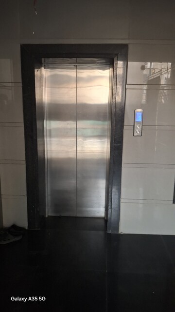 Lift in 2 BHK Apartment at Amlidih – for Rent