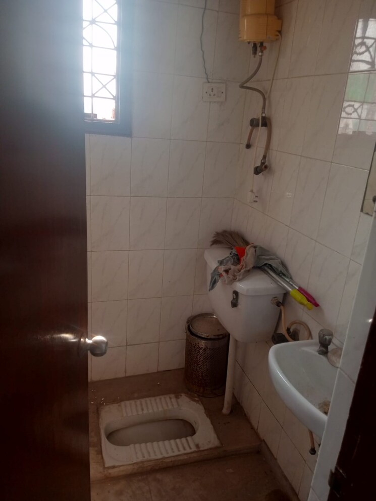 Bathroom, dwarka 3 Bedroom 1400 Sq.Ft. Apartment In Dwarka Delhi 9636830