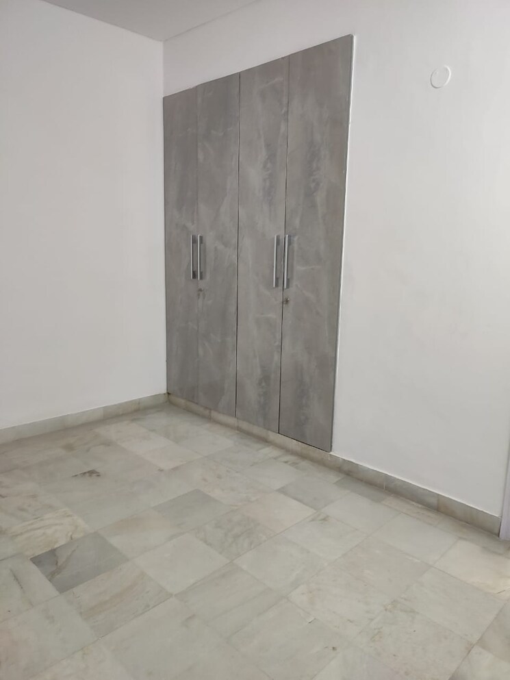 Room, sector 22 dwarka 3 Bedroom 1700 Sq.Ft. Apartment In Sector 22 Dwarka Delhi 9636801