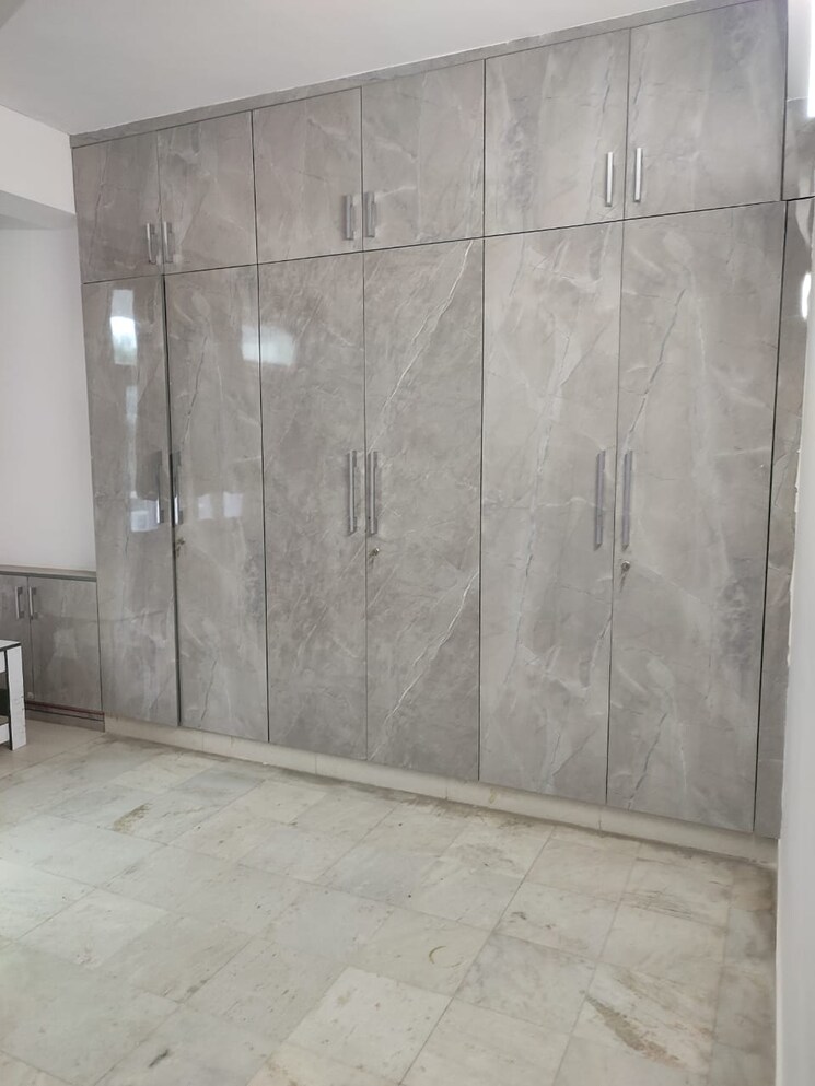 Room, sector 22 dwarka 3 Bedroom 1700 Sq.Ft. Apartment In Sector 22 Dwarka Delhi 9636801