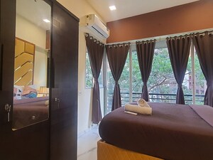 Bedroom in 2 BHK Apartment at Khar West – for Rent