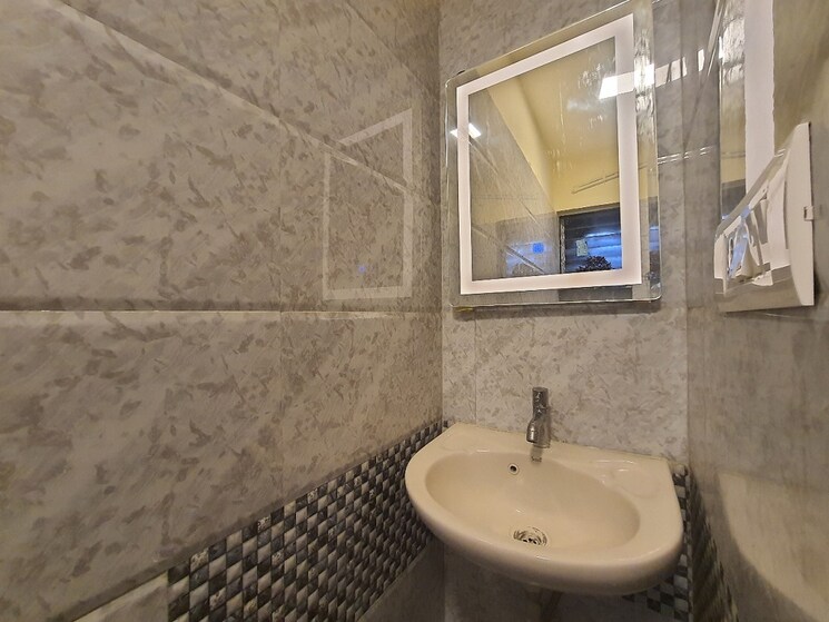 Bathroom, khar west 2 Bedroom 700 Sq.Ft. Apartment In Khar West Mumbai 9636841