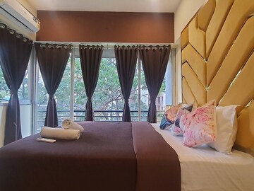 Team Area in 2 BHK Apartment at Khar West – for Rent