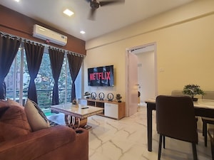 2 BHK Apartment For Rent in Khar West