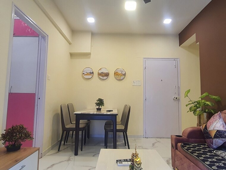 Team Area, khar west 2 Bedroom 700 Sq.Ft. Apartment In Khar West Mumbai 9636841