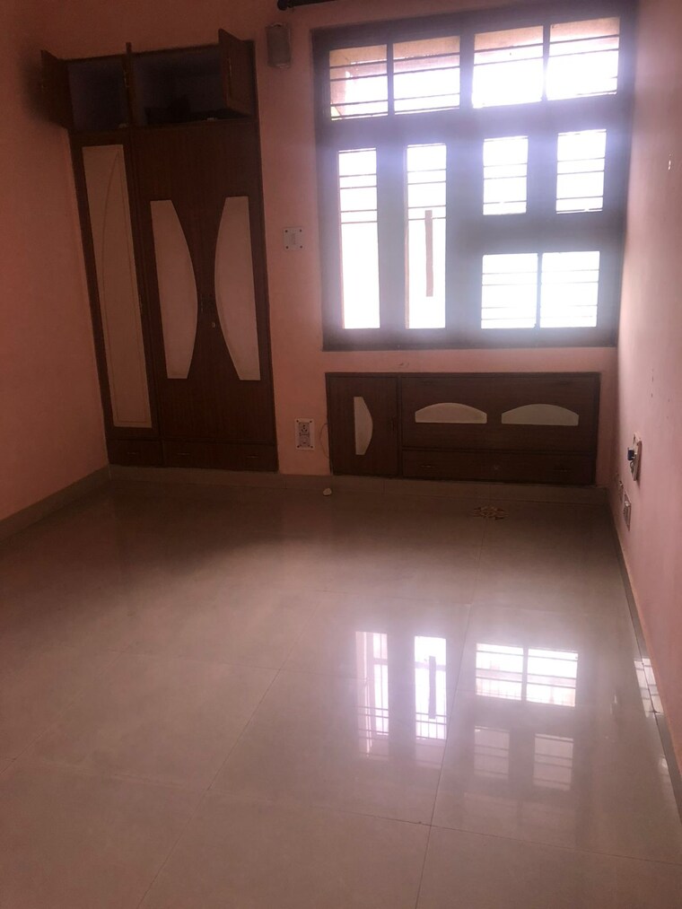 Room, dwarka 3 Bedroom 1600 Sq.Ft. Apartment In Dwarka Delhi 9636898