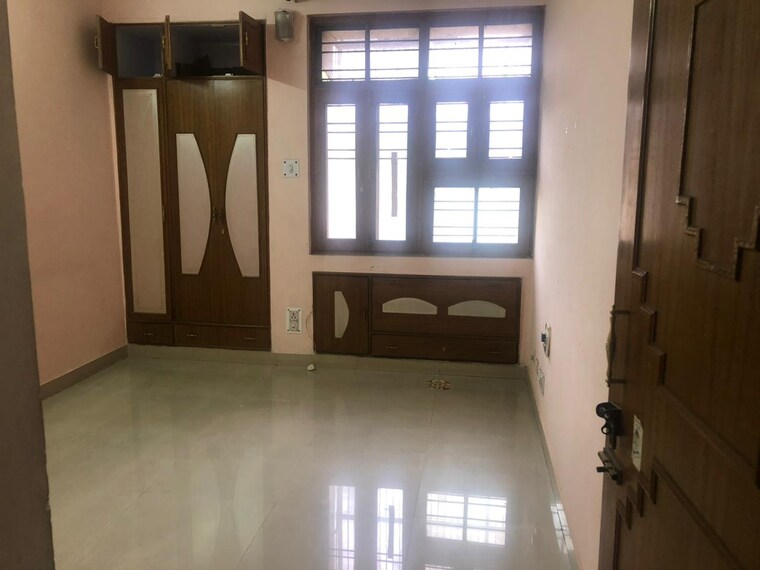 Room, dwarka 3 Bedroom 1600 Sq.Ft. Apartment In Dwarka Delhi 9636898