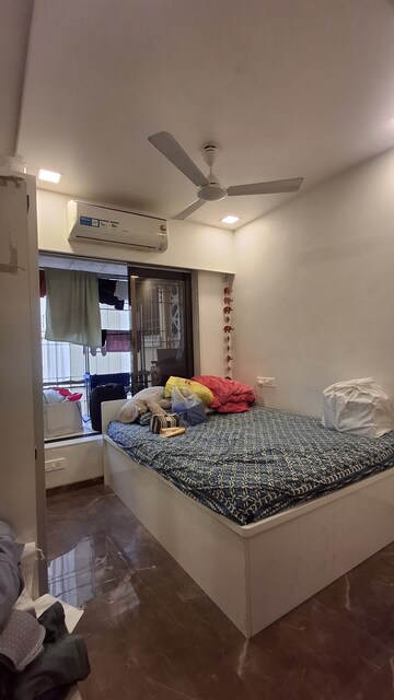 Furnished Amenities in 2 BHK Apartment at Kandivali East – for Rent