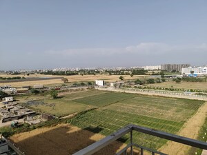 Plot Area in 3 BHK Apartment at International Airport Road – for Rent