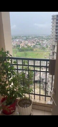 2 BHK + Extra Room Apartment For Sale in Ajnara Le Garden