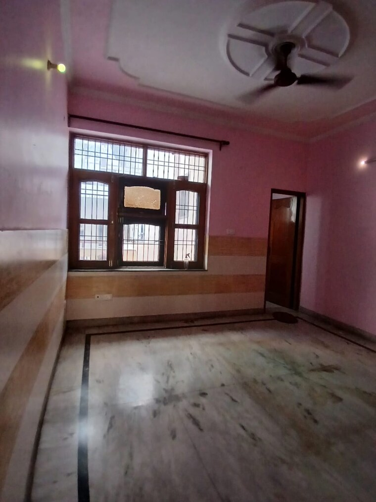 Room, spring-field 3 Bedroom 250 Sq.Ft. Builder Floor In Sector 31 Faridabad 9637133