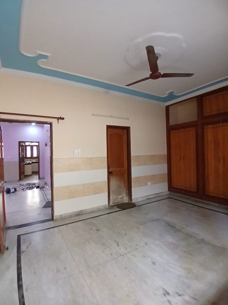 Room, spring-field 3 Bedroom 250 Sq.Ft. Builder Floor In Sector 31 Faridabad 9637133