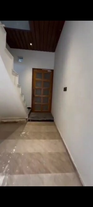 Room in 3 BHK Independent House at Vip Road – for Sale