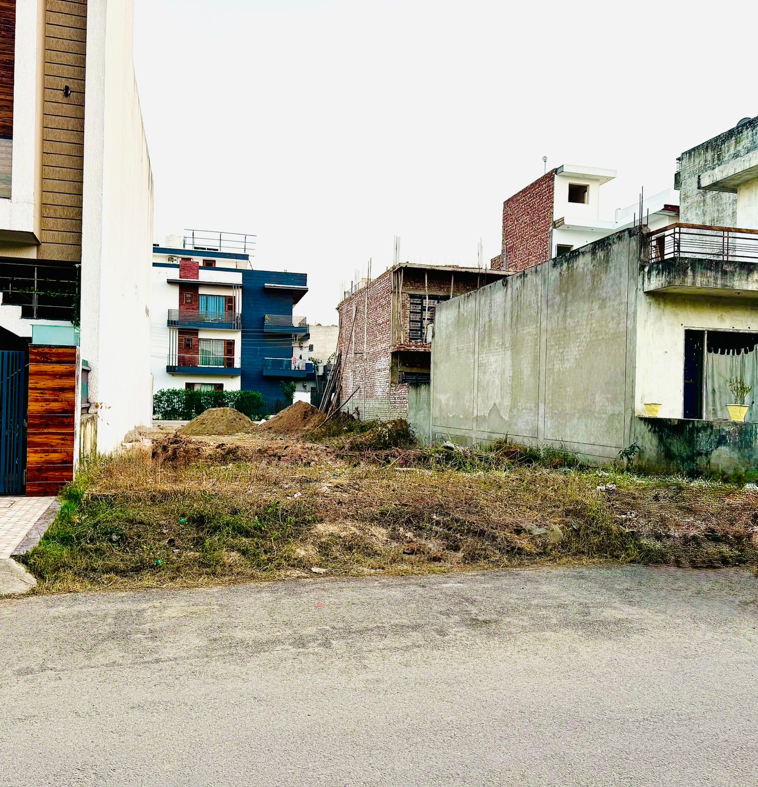 Plot For Sale in Lr Buildcon